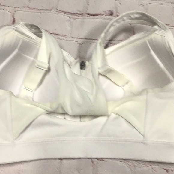 🌼CHAMPION  SPORTS BRA. Size 34DD. MAXIMUm SUPPORT. White . Racer back‎ w/ mesh - Picture 7 of 7